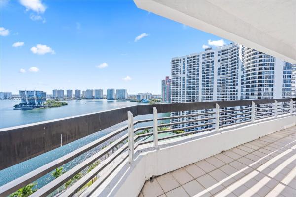 Mystic Pointe Tower 300, 3600 Mystic Pointe Dr #PH6, Aventura, Florida 33180, image 2