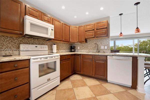 Fairways Royale, 1000 NE 14th Ave #602, Hallandale Beach, Florida 33009, image 2