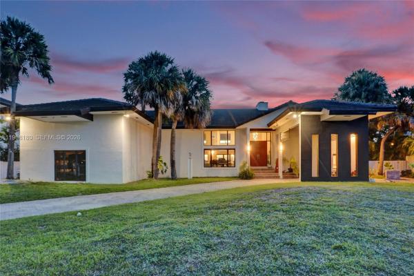 13724 SW 92nd Ct, Unincorporated Dade County, Florida 33176, image 1