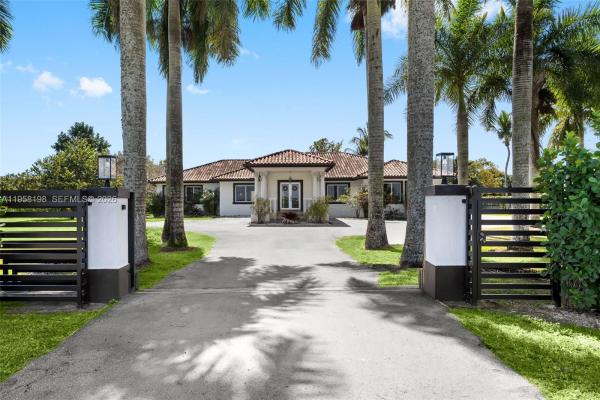 16800 SW 190th St, Unincorporated Dade County, Florida 33187, image 1