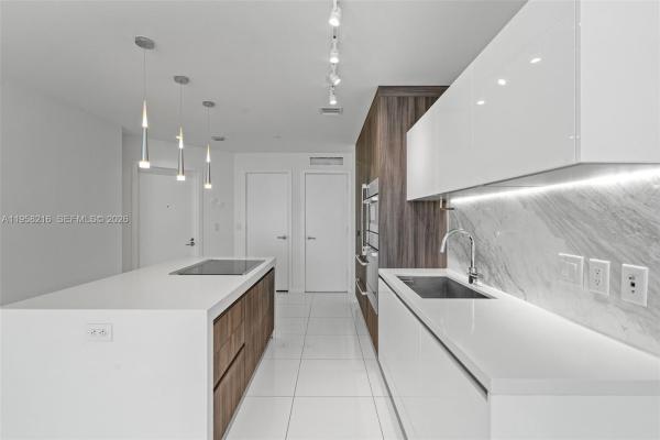 Paramount Miami Worldcenter, 851 NE 1st Ave, Miami, Florida 33132, image 1