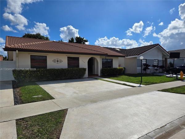 Munne Royal Homes, 14464 SW 96th Ter, The Hammocks, Florida 33186, image 3