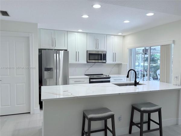 Sun Terrace At The Oaks, 803 Silverleaf Oak Ct, Palm Beach Gardens, Florida 33410, image 1