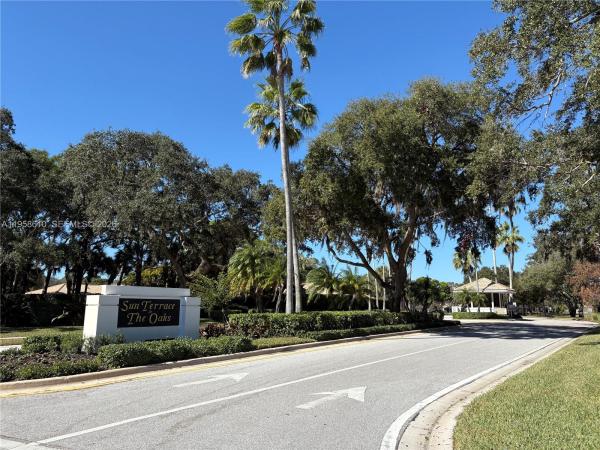 Sun Terrace At The Oaks, 803 Silverleaf Oak Ct, Palm Beach Gardens, Florida 33410, image 2