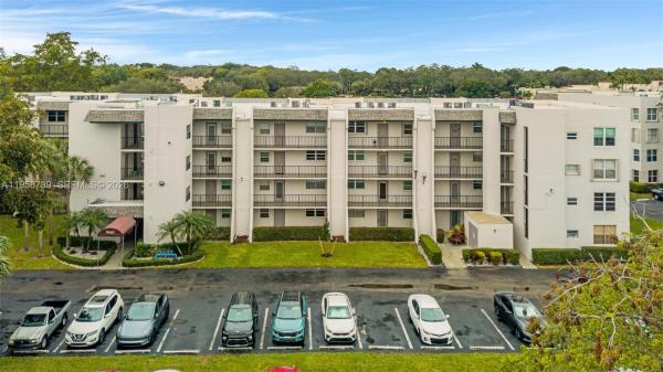 Poinciana Place Of Pine Island Ridge, 9460 Poinciana Pl #404, Davie, Florida 33324, image 1