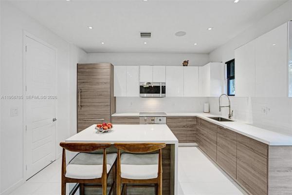 650 NE 193rd Ter #650, Unincorporated Dade County, Florida 33179, image 1