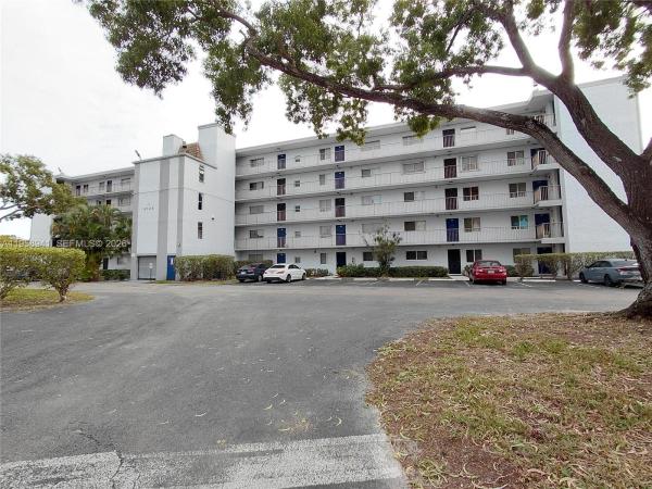 Lakeshore At University Park, 8720 N Sherman Cir #204, Miramar, Florida 33025, image 1