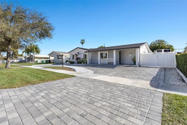 Bel Aire, 9390 SW 190th St, Cutler Bay, Florida 33157, image 2