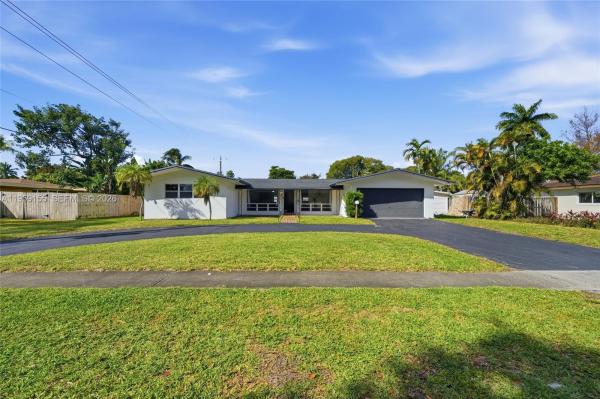 Plantation Gardens, 861 N Bel Air Dr, Plantation, Florida 33317, image 1