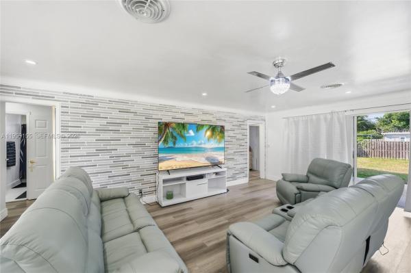 Plantation Gardens, 861 N Bel Air Dr, Plantation, Florida 33317, image 2