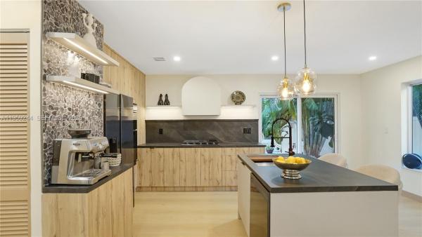 Amadale, 2749 NE 10th Ave, Wilton Manors, Florida 33334, image 1