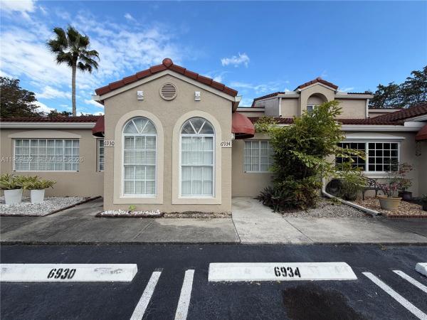 Fountain Park, 6934 NW 166th Ter #1402, Miami Lakes, Florida 33014, image 1