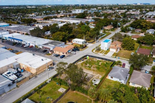 3210 NE 3rd Ave, Oakland Park, Florida 33334, image 1