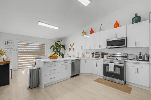 14667 SW 126th Pl, Unincorporated Dade County, Florida 33186, image 1