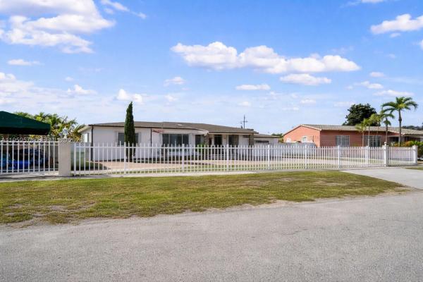 Palm Springs, 360 W 55th St, Hialeah, Florida 33012, image 2