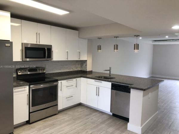 Racquet Club At Bonaventure, 161 Lakeview Dr #204, Weston, Florida 33326, image 1