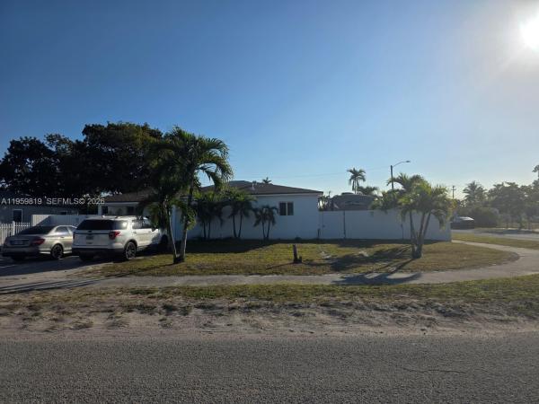 8523 NW 35th Pl, Unincorporated Dade County, Florida 33147, image 1