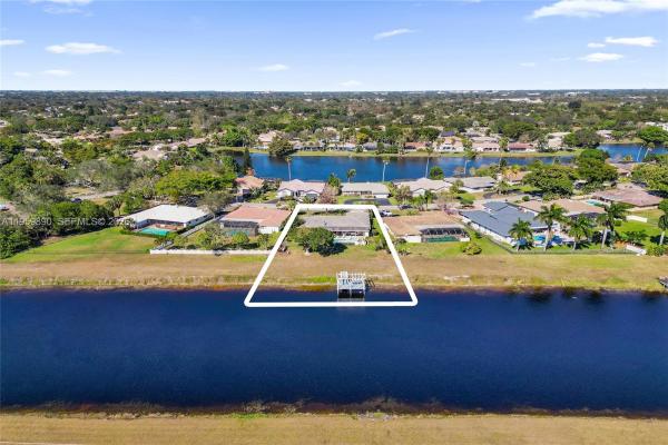 Oakwood, 10180 SW 1st Ct, Coral Springs, Florida 33071, image 2