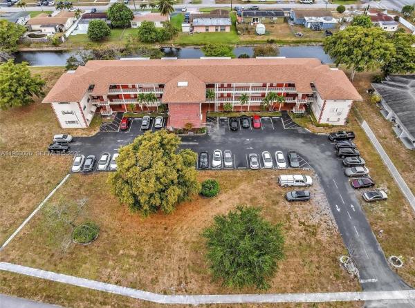 Lake Park Gardens, 4731 NW 10th Ct #316, Plantation, Florida 33313, image 2