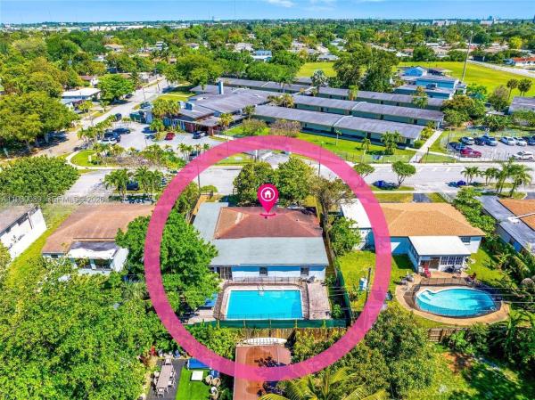 Panuleta Gardens, 720 NE 171st St, North Miami Beach, Florida 33162, image 1