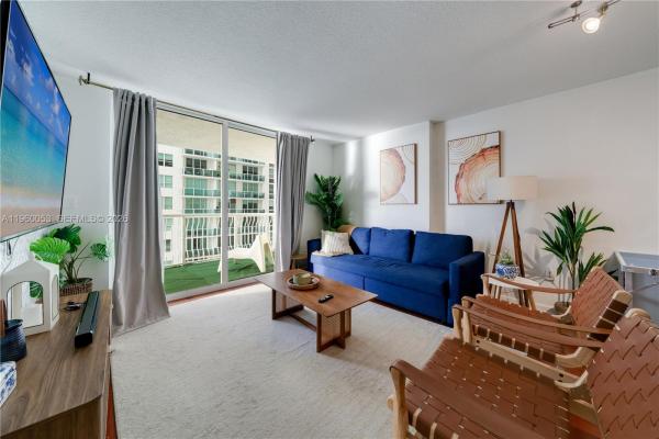 The Club At Brickell Bay, 1200 Brickell Bay Dr #1801, Miami, Florida 33131, image 2