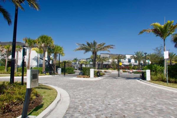 Emory Townhomes, 8352 NW 7th Pl, Plantation, Florida 33324, image 1