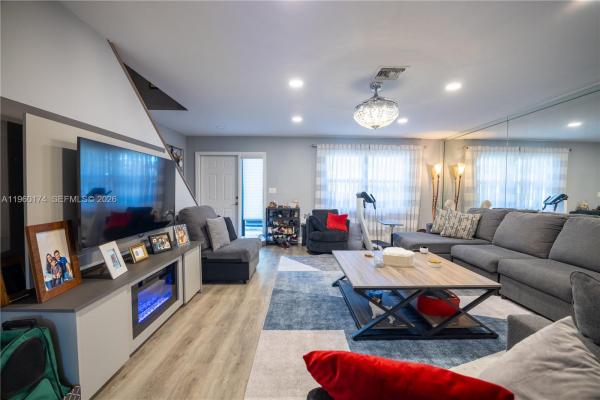 Villager Townhomes, 898 NW 47th St, Deerfield Beach, Florida 33064, image 1