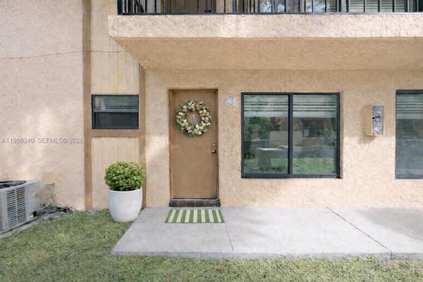 Lago Grande, 2530 W 67th Pl #12-29, Hialeah, Florida 33016, image 2