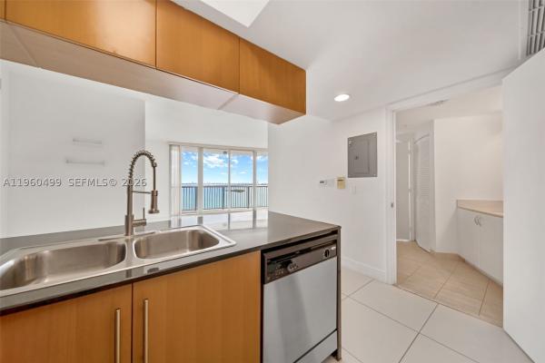 Opera Tower, 1750 N Bayshore Dr #2001, Miami, Florida 33132, image 2