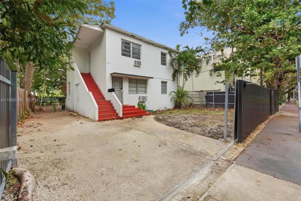 The Royal Gardens, 3265 Franklin Ave #Downstairs, Miami, Florida 33133, image 1