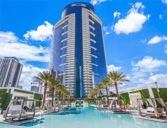 Paramount Miami Worldcenter, 851 NE 1st Ave #204, Miami, Florida 33132, image 1