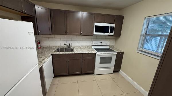 Sands Point, 8350 Sands Point Blvd #204E, Tamarac, Florida 33321, image 2