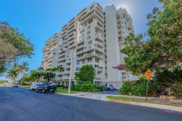 Brickell Biscayne, Miami, Florida 33129, image 1
