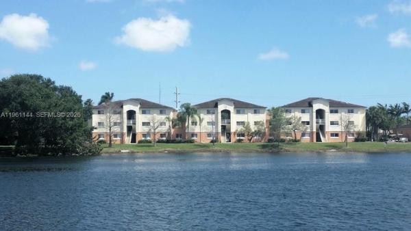 Lakewood At Emerald Hills, 3700 N 56th Ave #1036, Hollywood, Florida 33021, image 2