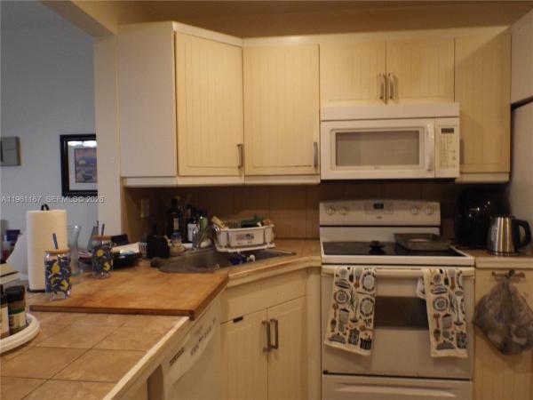 Gulfstream Garden, 410 SE 2nd St #115, Hallandale Beach, Florida 33009, image 1