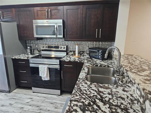 Banyan Oakridge, 4966 SW 31st Ter, Dania Beach, Florida 33312, image 1