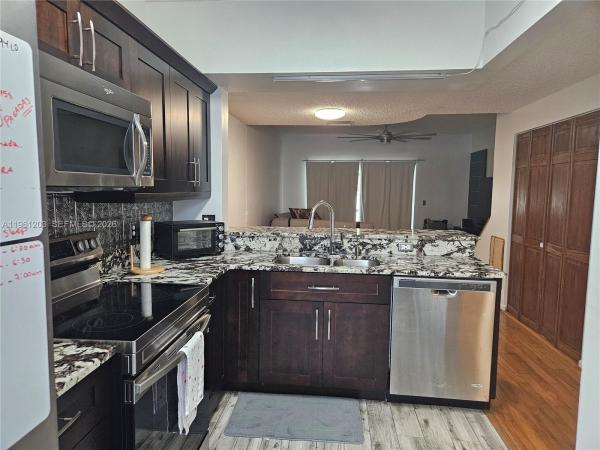 Banyan Oakridge, 4966 SW 31st Ter, Dania Beach, Florida 33312, image 2