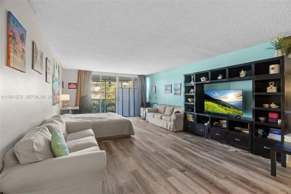 1690 NE 191st St #314-1, Unincorporated Dade County, Florida 33179, image 1