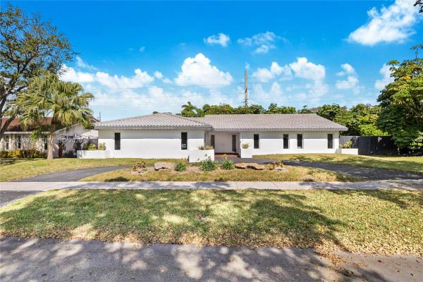 1925 NE 214th Ter, Unincorporated Dade County, Florida 33179, image 1