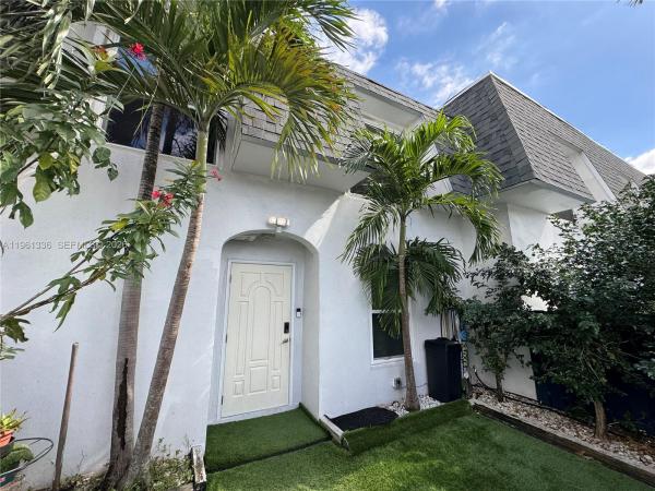 Nova Townhouses, 4028 SW 67th Ter #3, Davie, Florida 33314, image 1