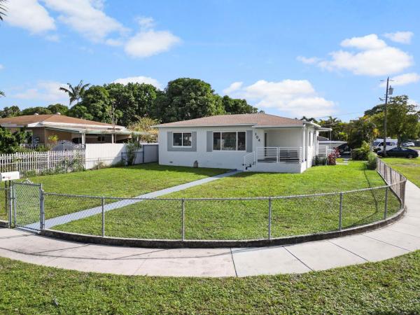 Palm Ave Highlands, 104 E 58th St #1, Hialeah, Florida 33013, image 1