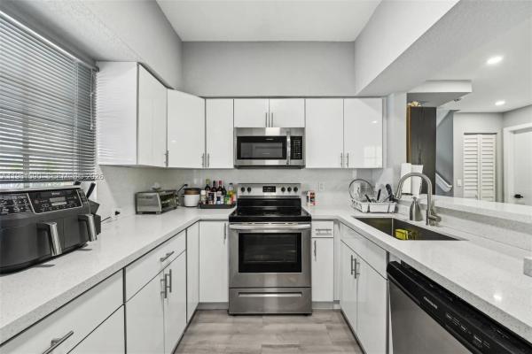 The Villas Of St Agnes, 380 NW 20th St #8, Miami, Florida 33127, image 1