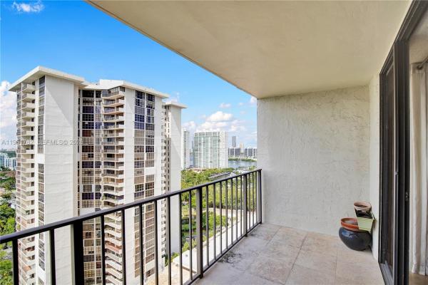 The Clipper At Biscayne Cove, 18151 NE 31st Ct #PH-208, Aventura, Florida 33160, image 3