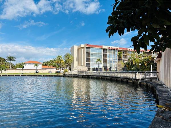 De Soto Park North, 2001 Atlantic Shores Blvd #409, Hallandale Beach, Florida 33009, image 1