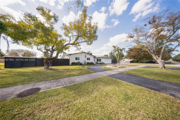 Pine Shore, 10880 SW 120th St, Kendall, Florida 33176, image 1