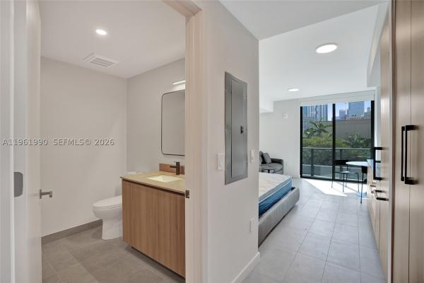 121 NE 5th St #401B, Miami, Florida 33132, image 1