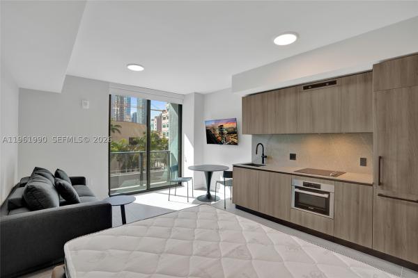 121 NE 5th St #401B, Miami, Florida 33132, image 2