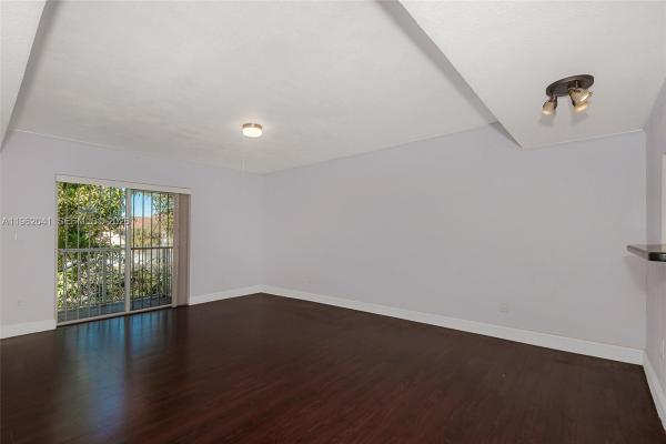 Laguna Club East, 270 NW 107th Ave #208, Fountainebleau, Florida 33172, image 3