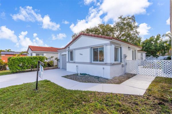 Weitzer Serena Lakes West, 16907 SW 142nd Pl, Richmond West, Florida 33177, image 3