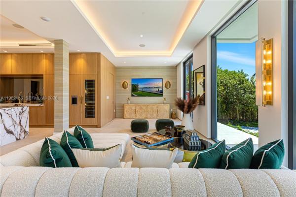 Mid Golf, 2499 N Meridian Ave, Miami Beach, Florida 33140, image 1